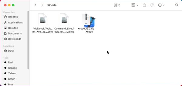 The XCode XIP download archive and the extracted XCode application