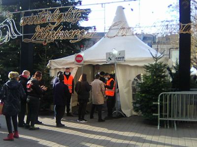 Effrayant, ce marché de Noël, dont ceux qui pourraient être malades sont exclus!