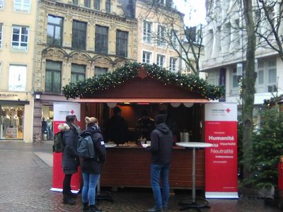 Streetwork Uewerstad: Distribution de soupe sur le marché de Noël